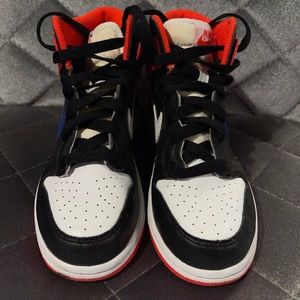 Kids high top dunks. No box.